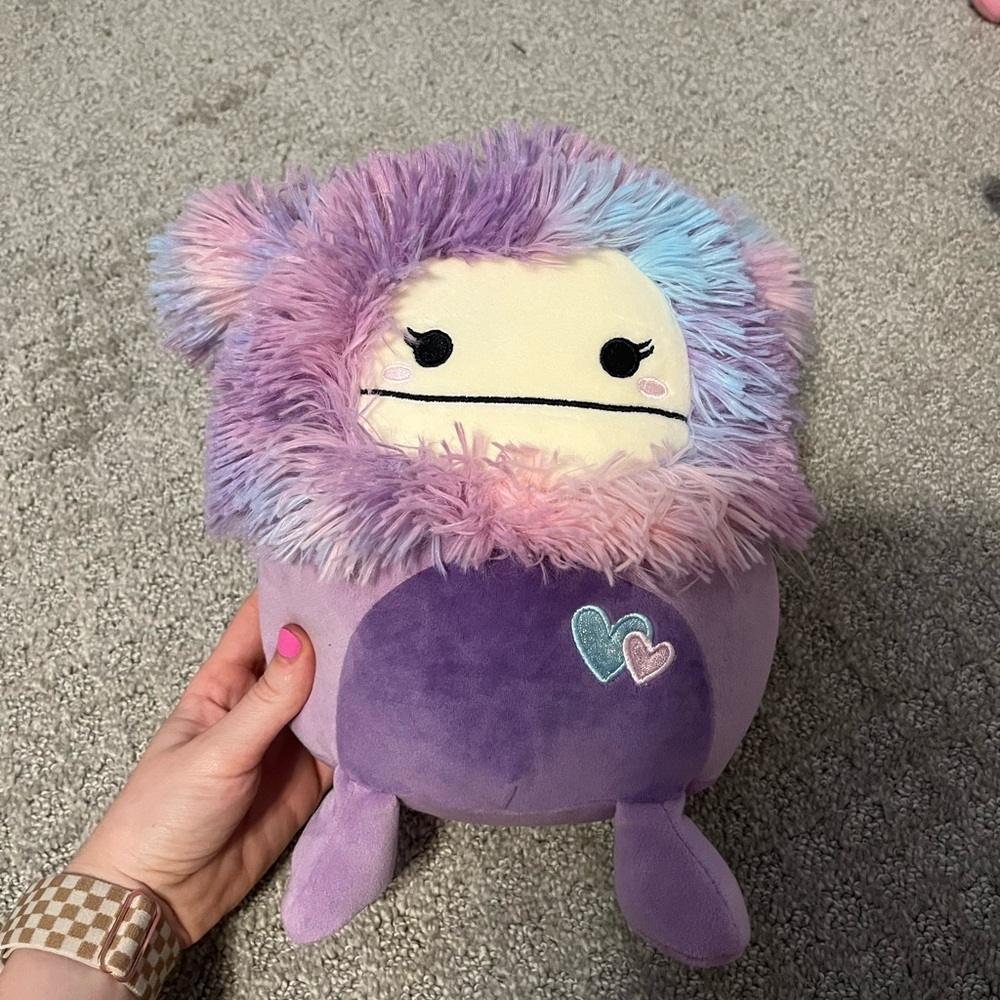 Valentine yeti squishamallow